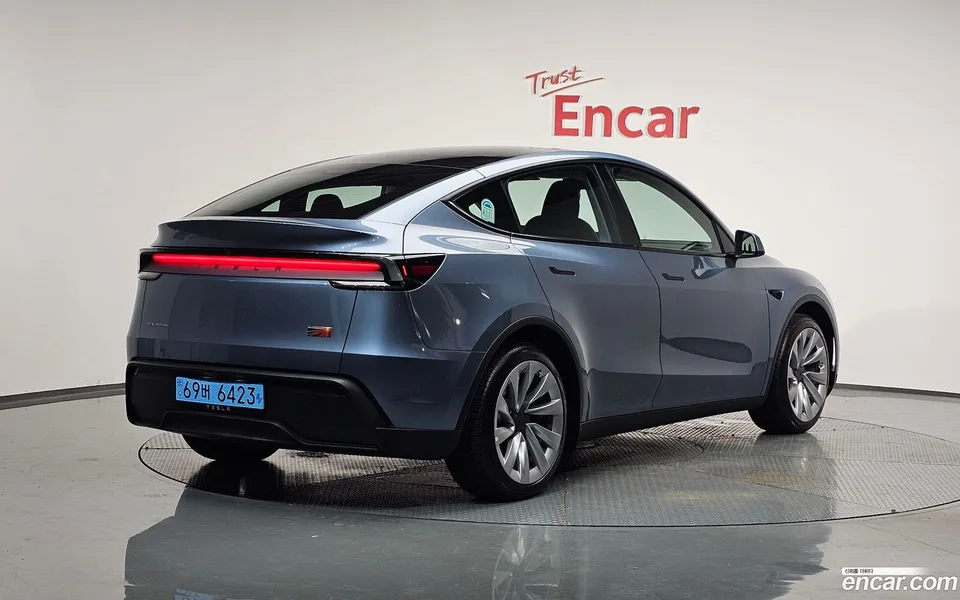 Tesla Model Y AWD 2025 — миниатюра 2