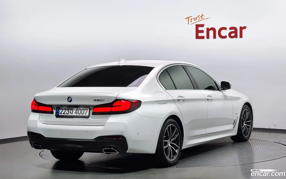 BMW 5 Series 520i M 2022 — миниатюра 2