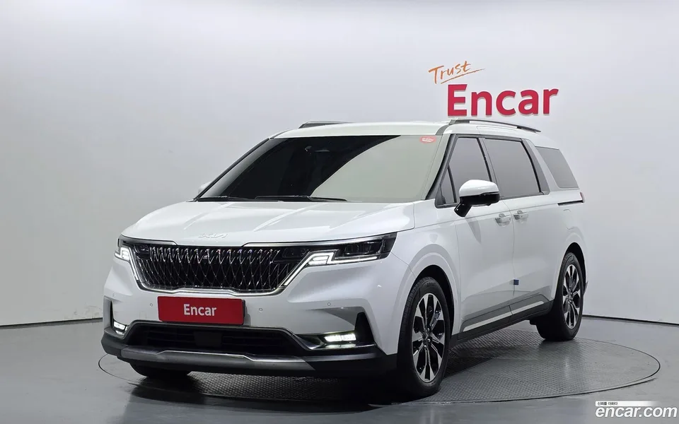 Kia Carnival 9 2023 — фото 1, купить с доставкой в Москву