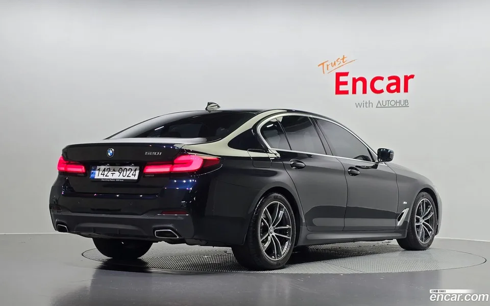 BMW 5 Series 520i M 2023 — миниатюра 2