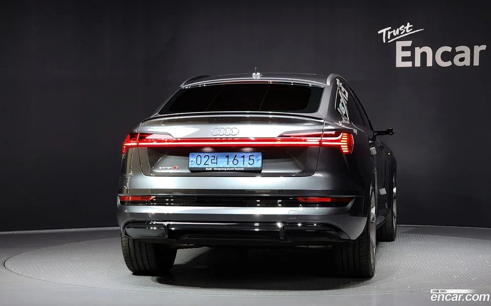 Audi e-tron S 2023 — миниатюра 4