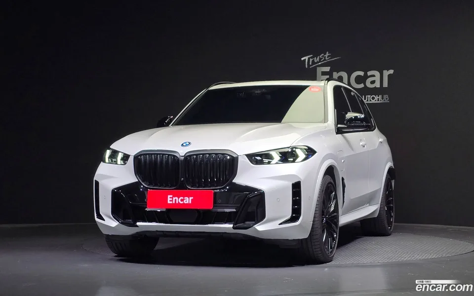 BMW X5 xDrive 50e M 2024 — миниатюра 3