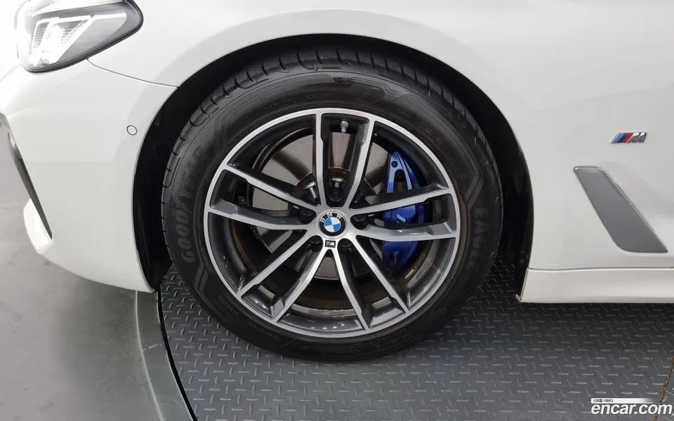 BMW 5 Series 520i M 2022 — миниатюра 5