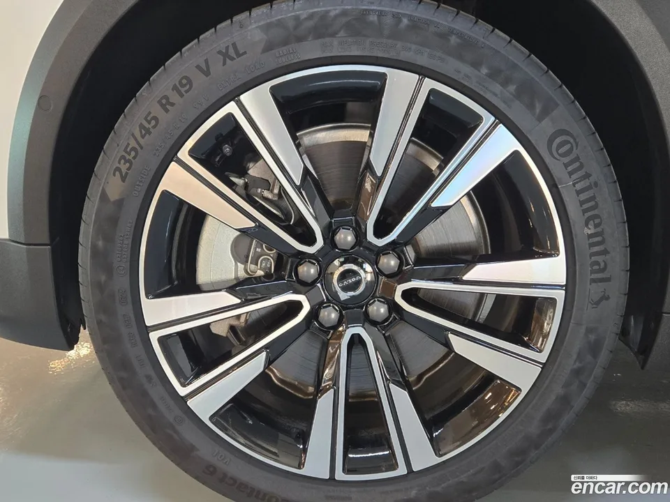 Volvo V60 Cross Country B5 AWD 2025 — миниатюра 5