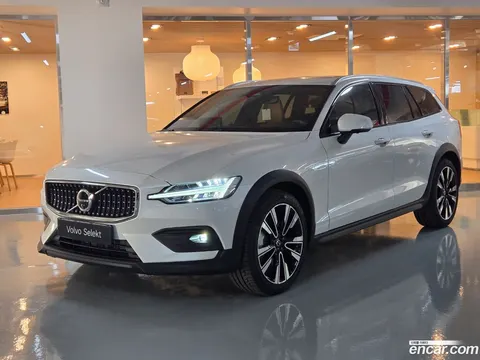 Volvo V60 Cross Country 2025 buy in Moscow