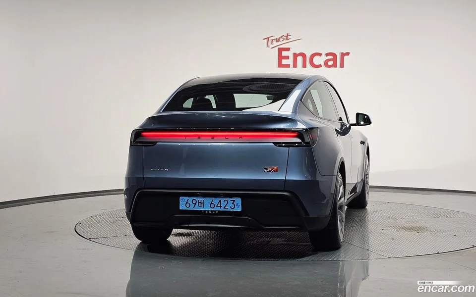 Tesla Model Y AWD 2025 — миниатюра 4