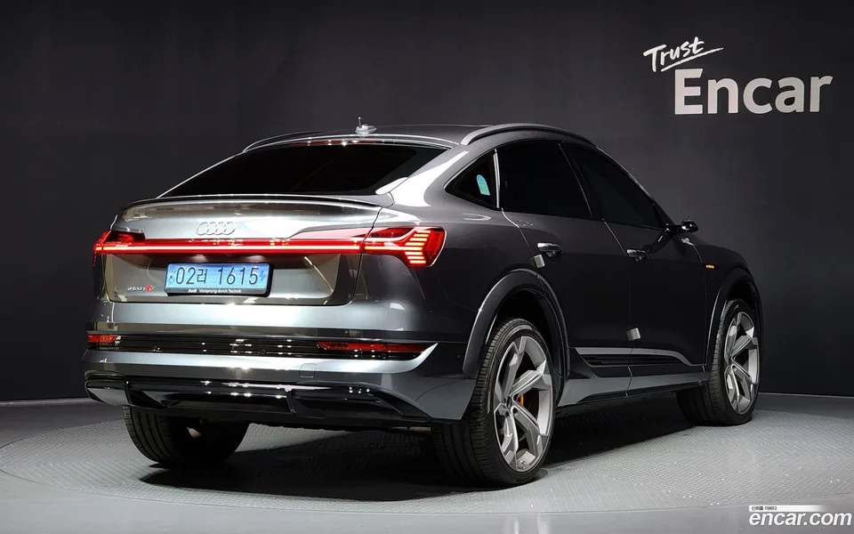 Audi e-tron S 2023 — миниатюра 2