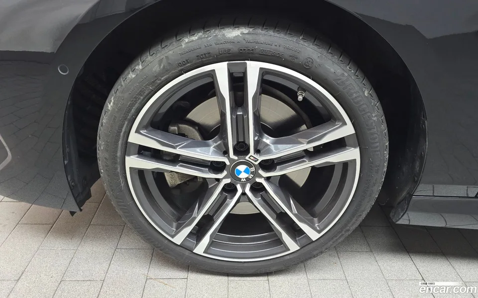BMW 2 Series Gran Coupe 220i M 2023 — миниатюра 5