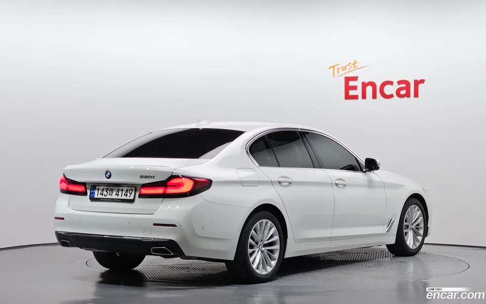 BMW 5 Series 520i 2023 — миниатюра 2