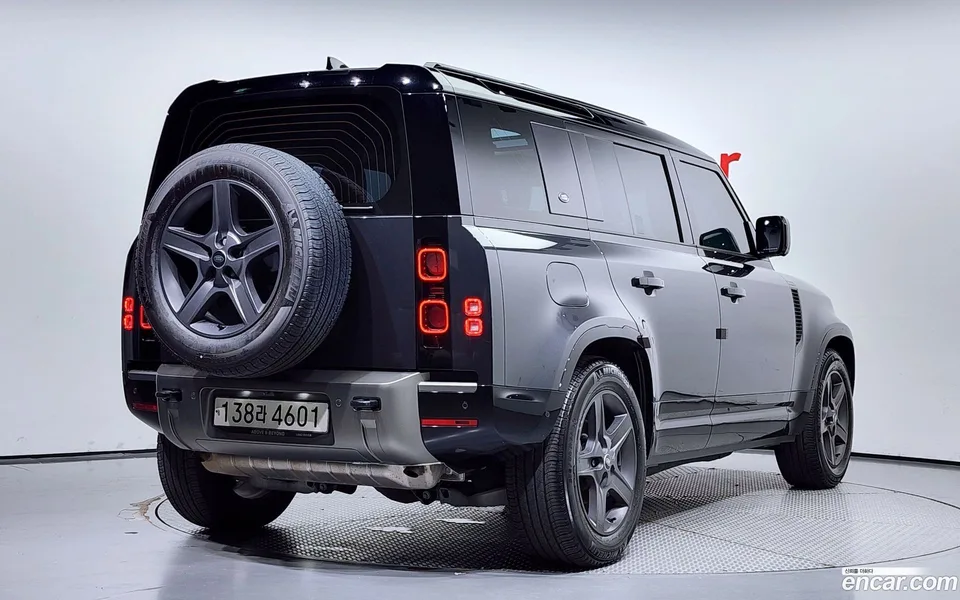Land Rover Defender 110 P300 X- SE 2024 — миниатюра 2