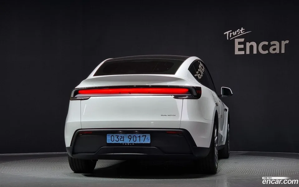 Tesla Model Y AWD 2025 — миниатюра 4