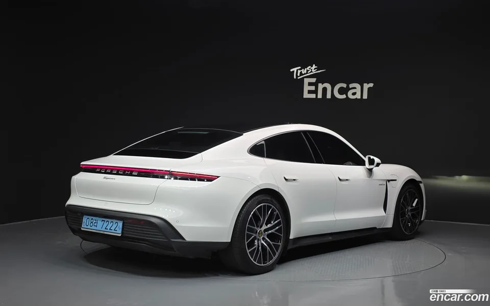Porsche Taycan 2023 — миниатюра 2