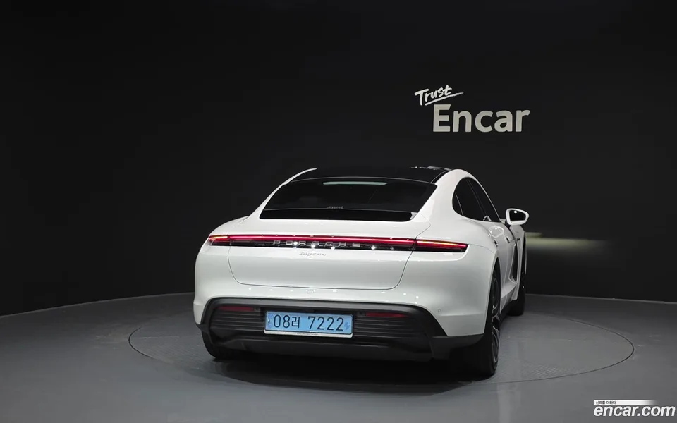 Porsche Taycan 2023 — миниатюра 4