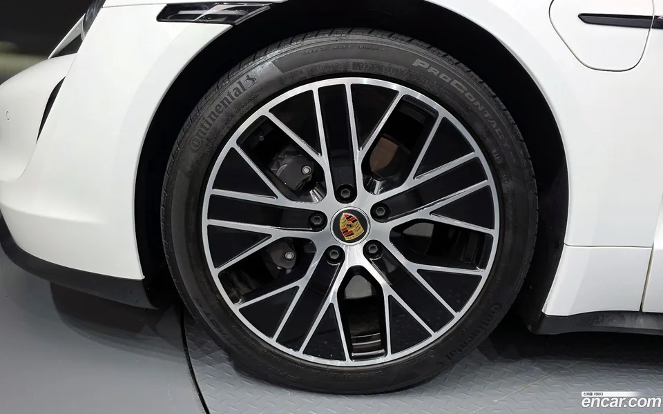 Porsche Taycan 2023 — миниатюра 5