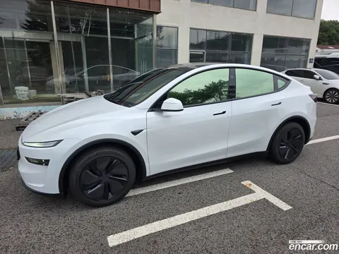 Tesla Model Y 2025 купить в Москве