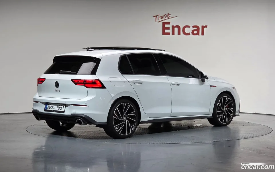Volkswagen Golf 2.0 GTI 2023 — миниатюра 2