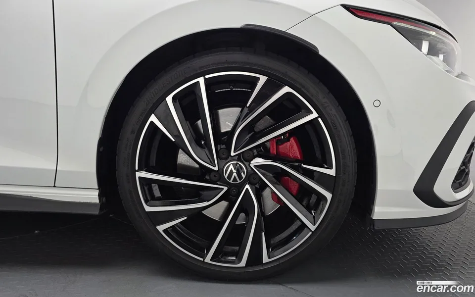Volkswagen Golf 2.0 GTI 2023 — миниатюра 5