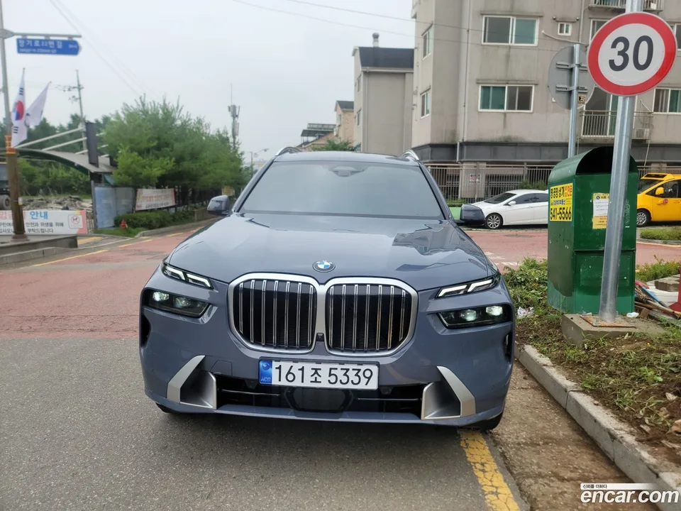 BMW X7 xDrive 40i 6 2023 — миниатюра 3