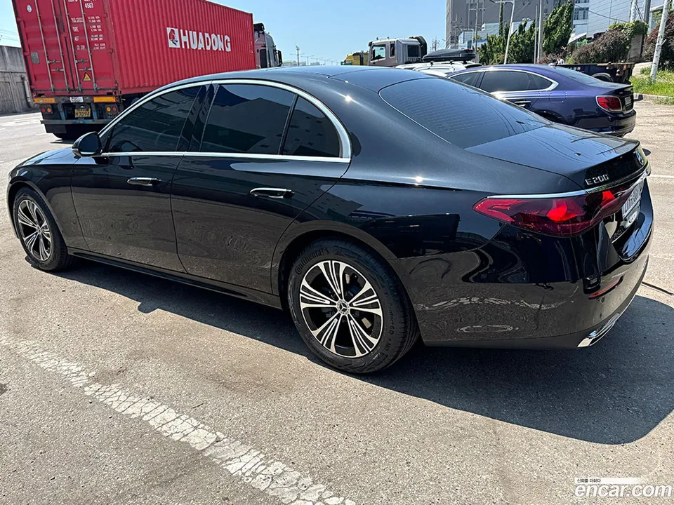 Mercedes-Benz E-Class E200 2025 — миниатюра 4