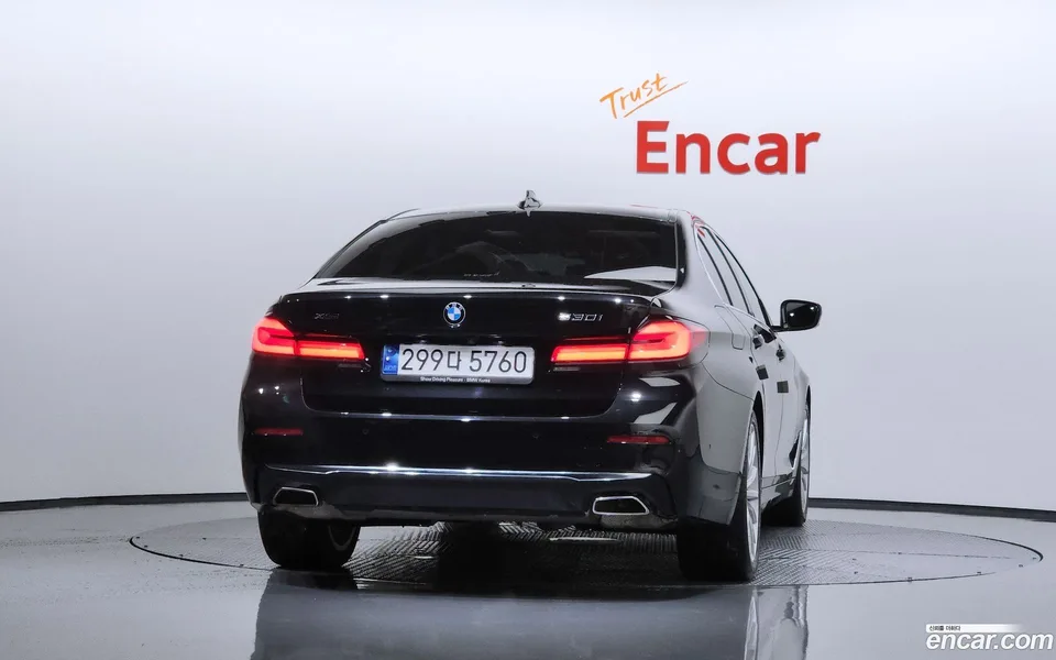 BMW 5 Series 530i xDrive 2023 — миниатюра 4