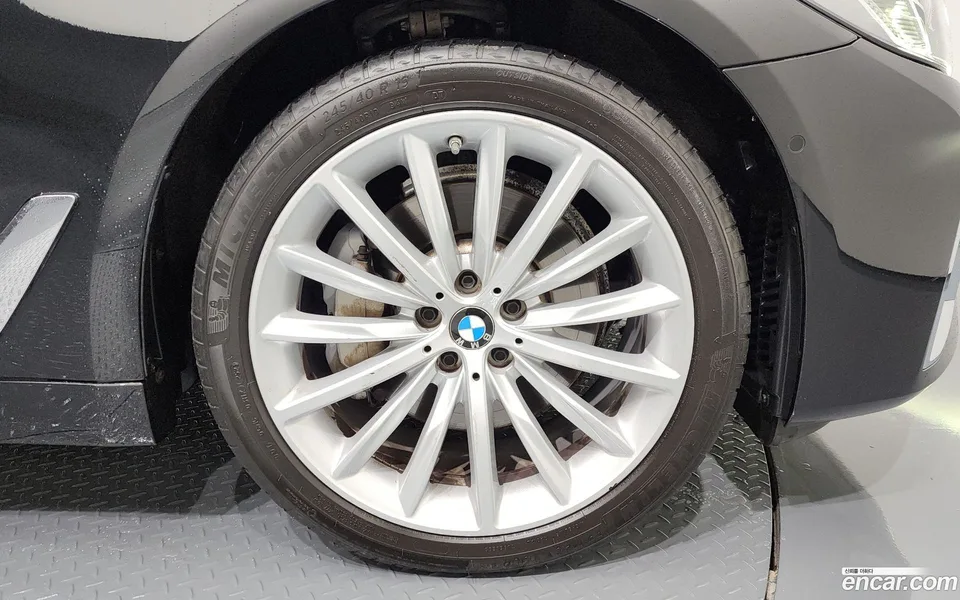 BMW 5 Series 530i xDrive 2023 — миниатюра 5