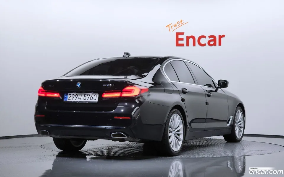 BMW 5 Series 530i xDrive 2023 — миниатюра 2
