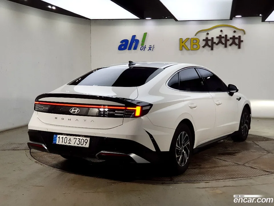 Hyundai Sonata The Edge Hybrid 2023 — миниатюра 4