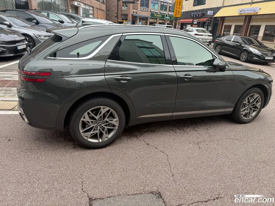 Genesis GV70 2.5T 2WD 2023 — миниатюра 2