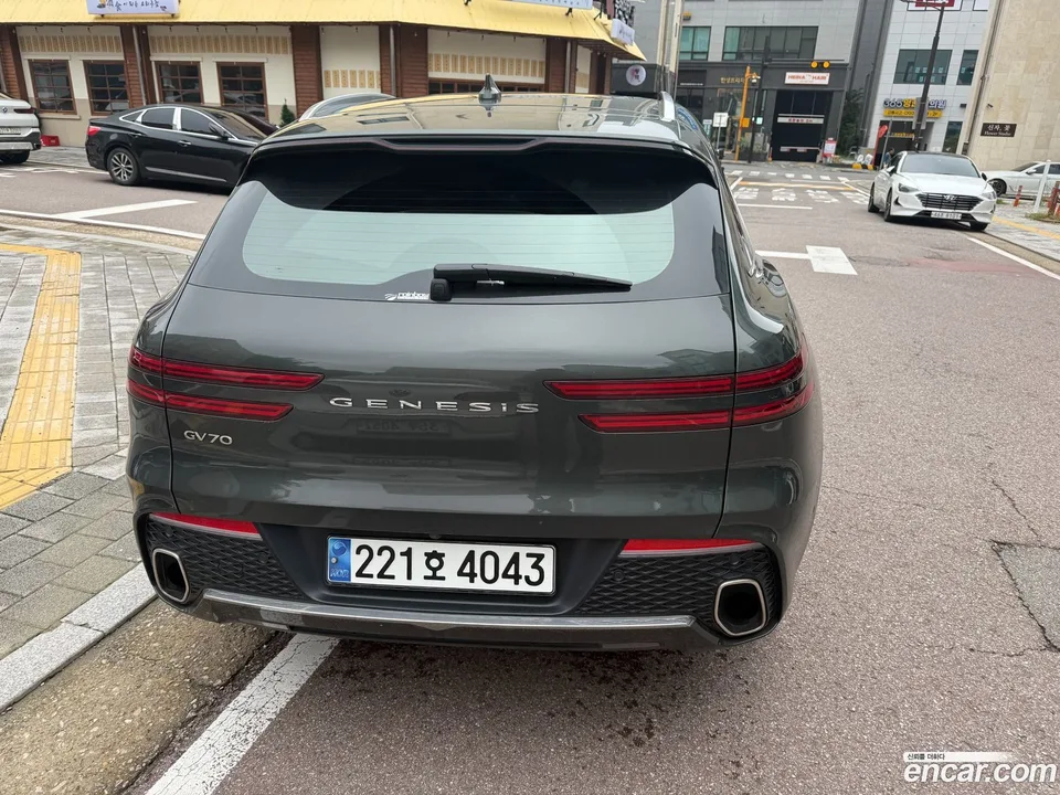 Genesis GV70 2.5T 2WD 2023 — миниатюра 4