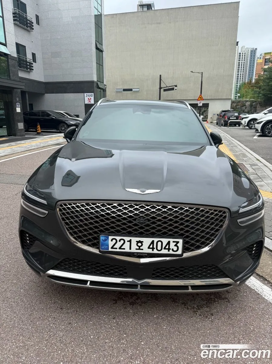 Genesis GV70 2.5T 2WD 2023 — фото 1, купить с доставкой в Москву