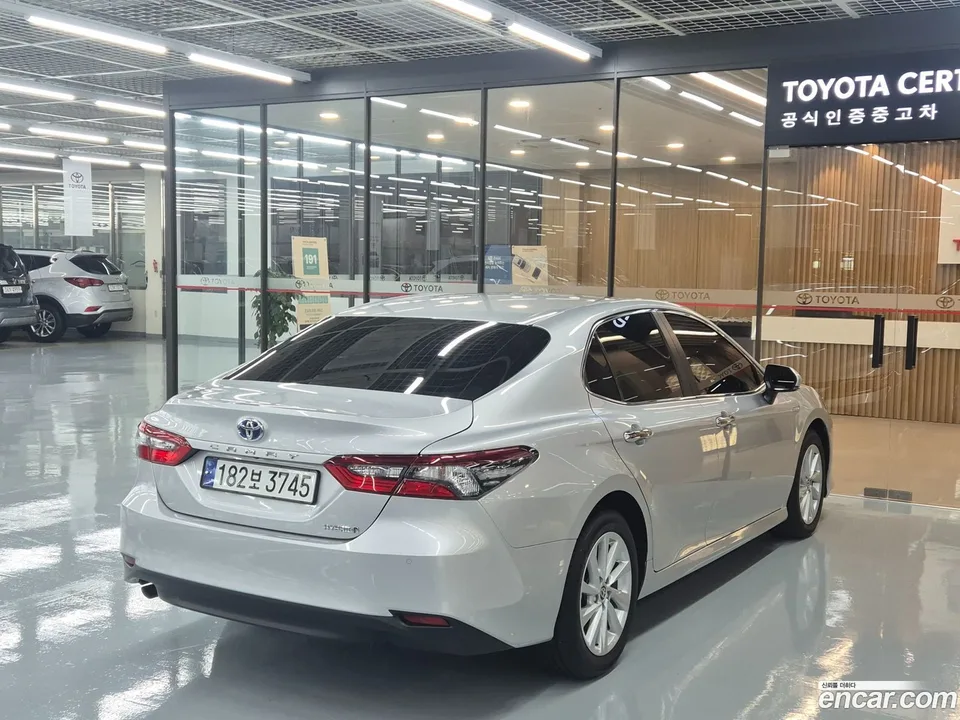 Toyota Camry 2.5 LE 2023 — миниатюра 2