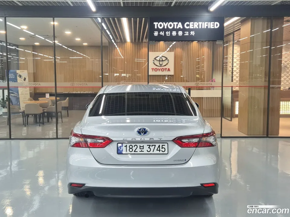 Toyota Camry 2.5 LE 2023 — миниатюра 4