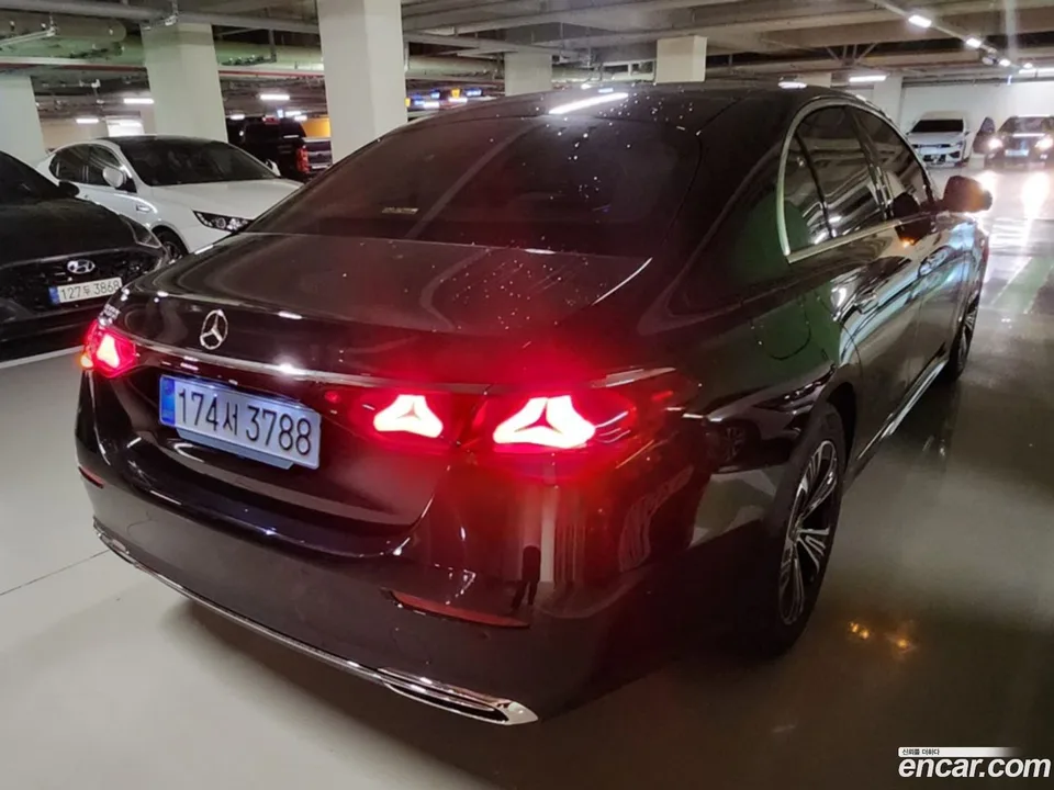 Mercedes-Benz E-Class E200 2025 — миниатюра 3
