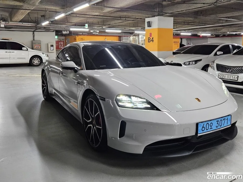 Porsche Taycan 4S 2025 — миниатюра 3