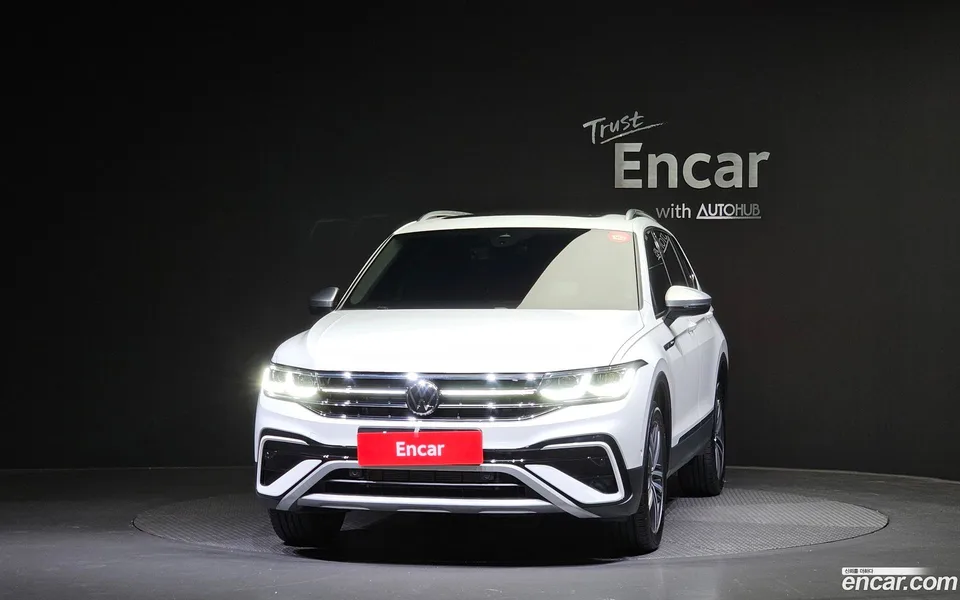 Volkswagen Tiguan Allspace 2.0 TSI 2023 — миниатюра 3
