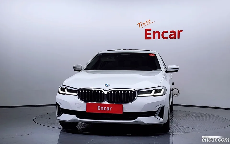 BMW 5 Series 520i 2023 — миниатюра 3