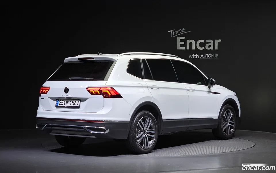 Volkswagen Tiguan Allspace 2.0 TSI 2022 — миниатюра 2
