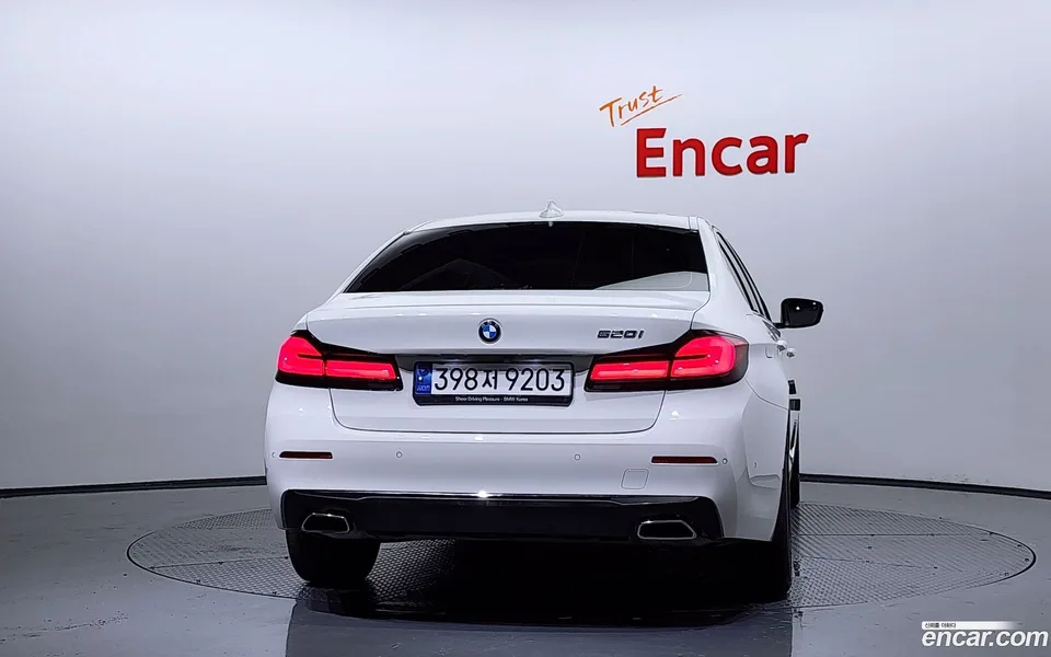 BMW 5 Series 520i 2023 — миниатюра 4