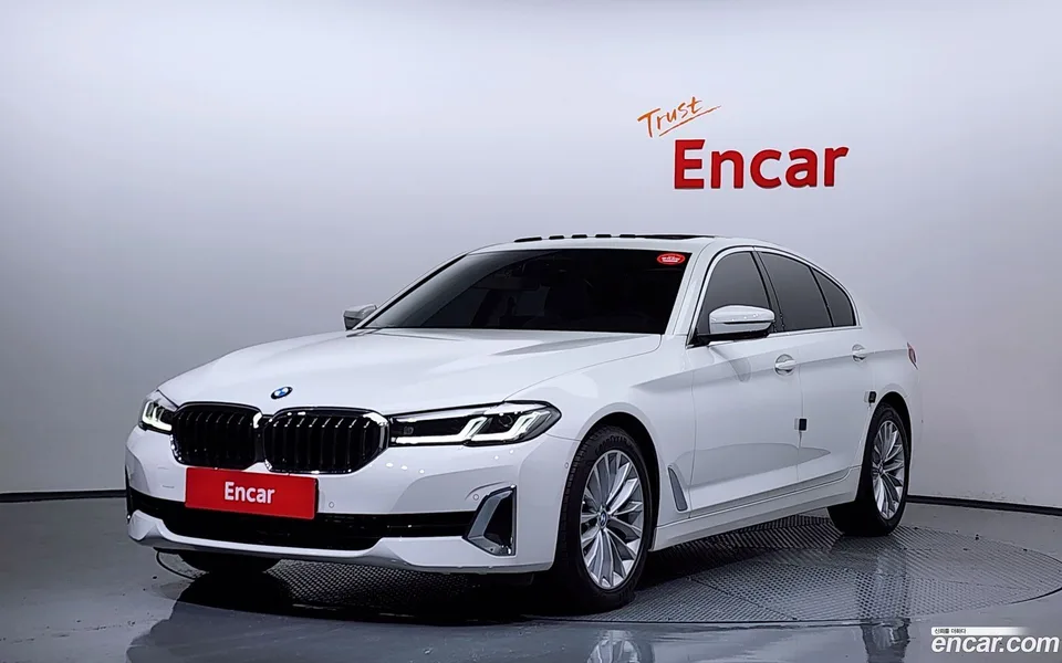 BMW 5 Series 520i 2023 — фото 1, купить с доставкой в Москву