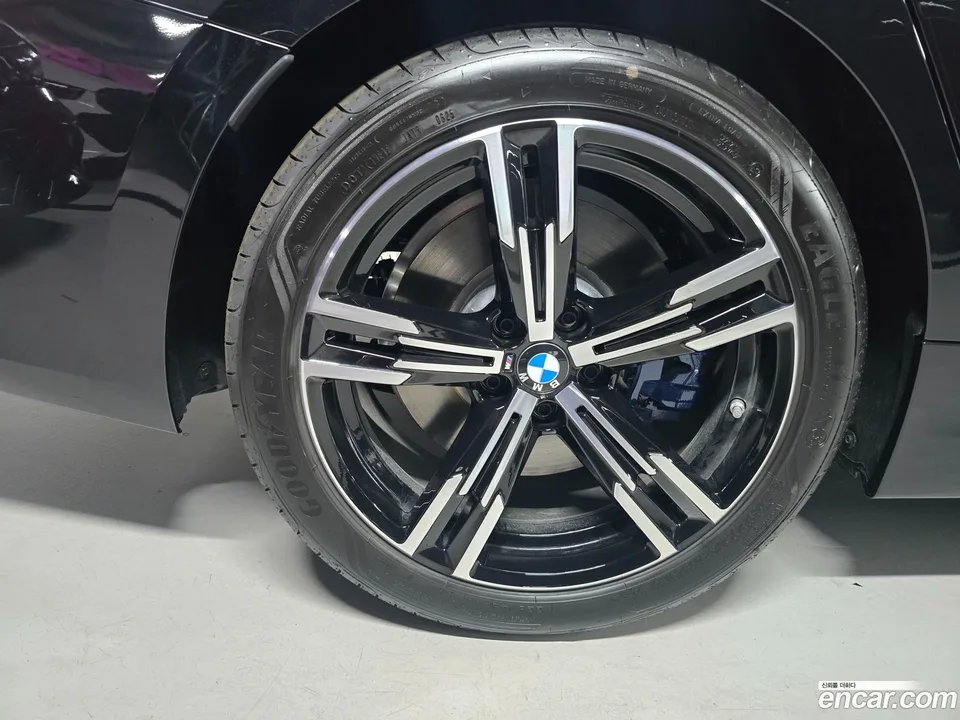 BMW 3 Series 320i M 2025 — миниатюра 5