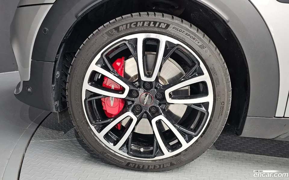 MINI Cooper S Countryman JCW 2023 — миниатюра 4