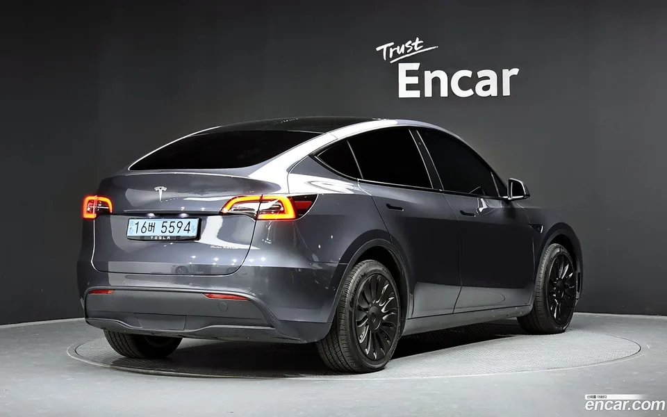 Tesla Model Y AWD 2022 — миниатюра 2