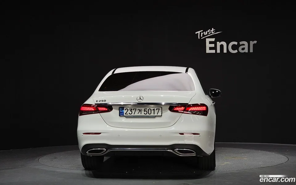 Mercedes-Benz E-Class E250 AMG Line 2023 — миниатюра 4