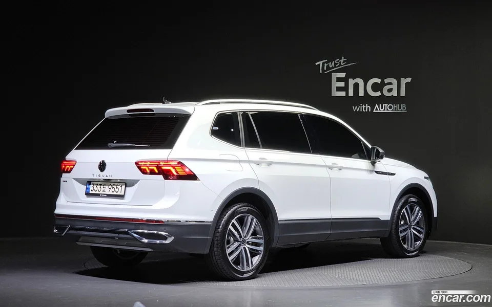 Volkswagen Tiguan Allspace 2.0 TSI 2023 — миниатюра 2