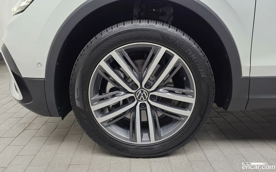 Volkswagen Tiguan Allspace 2.0 TSI 2023 — миниатюра 5