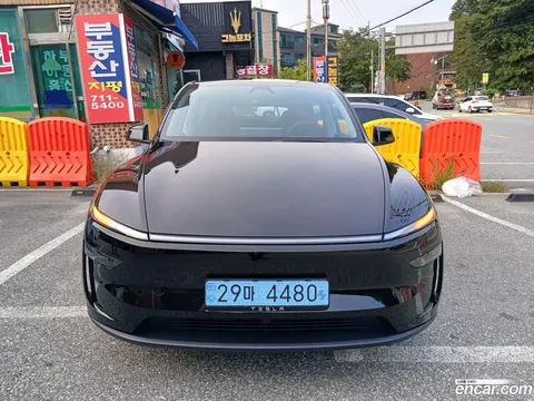 Tesla Model Y 2025 купить в Москве