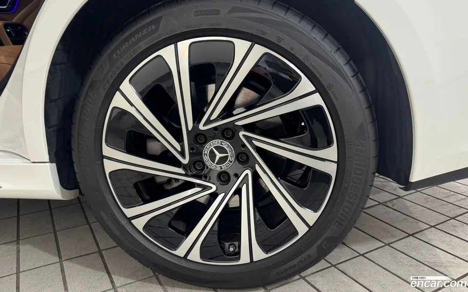 Mercedes-Benz E-Class E300 4MATIC 2025 — миниатюра 5