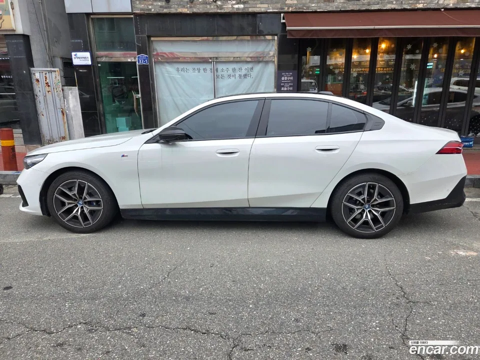BMW i5 eDrive 40 M 2024 — миниатюра 3