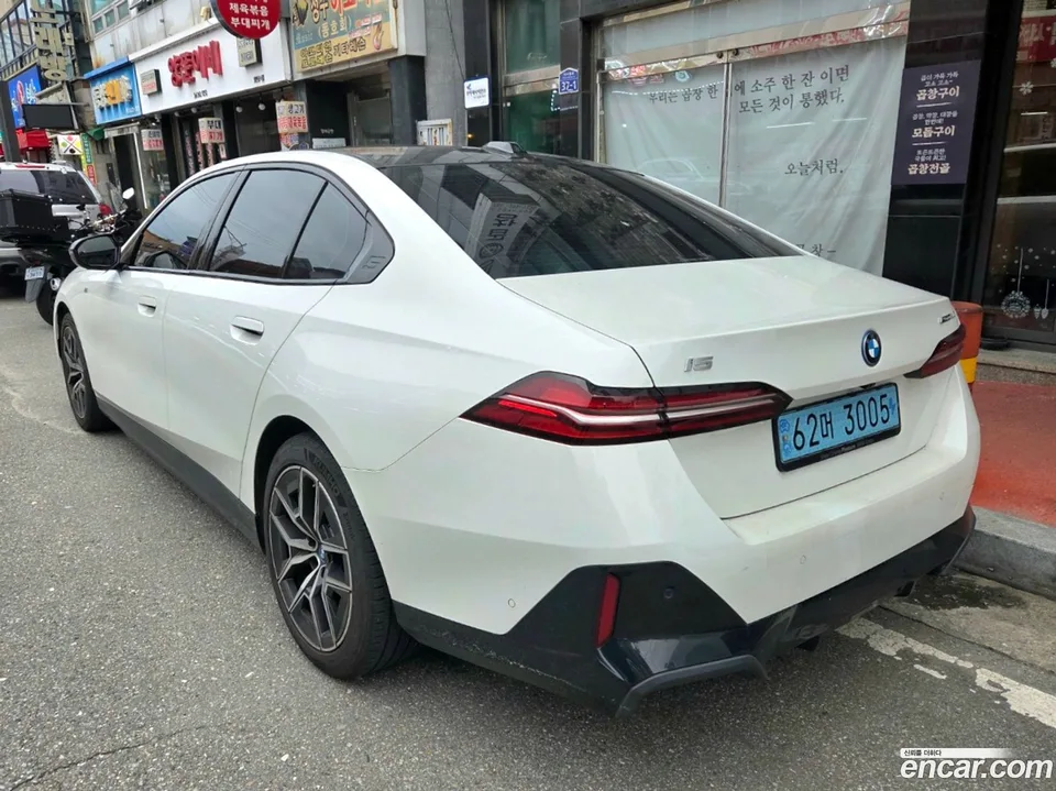 BMW i5 eDrive 40 M 2024 — миниатюра 5
