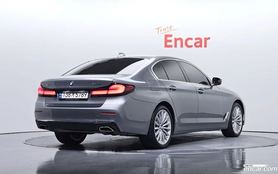 BMW 5 Series 530i xDrive 2023 — миниатюра 2